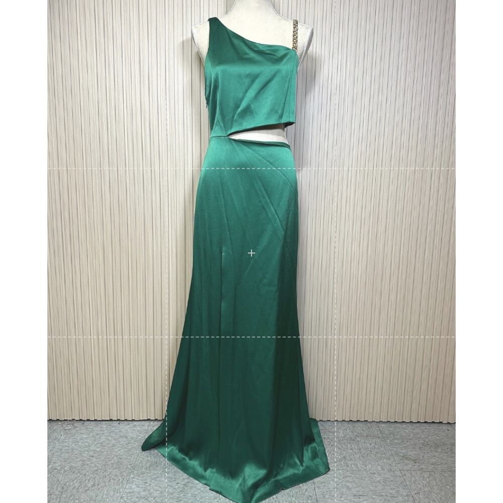 Alice + Olivia Karoline Chain Shoulder Cutout Gown In Emerald Size 8